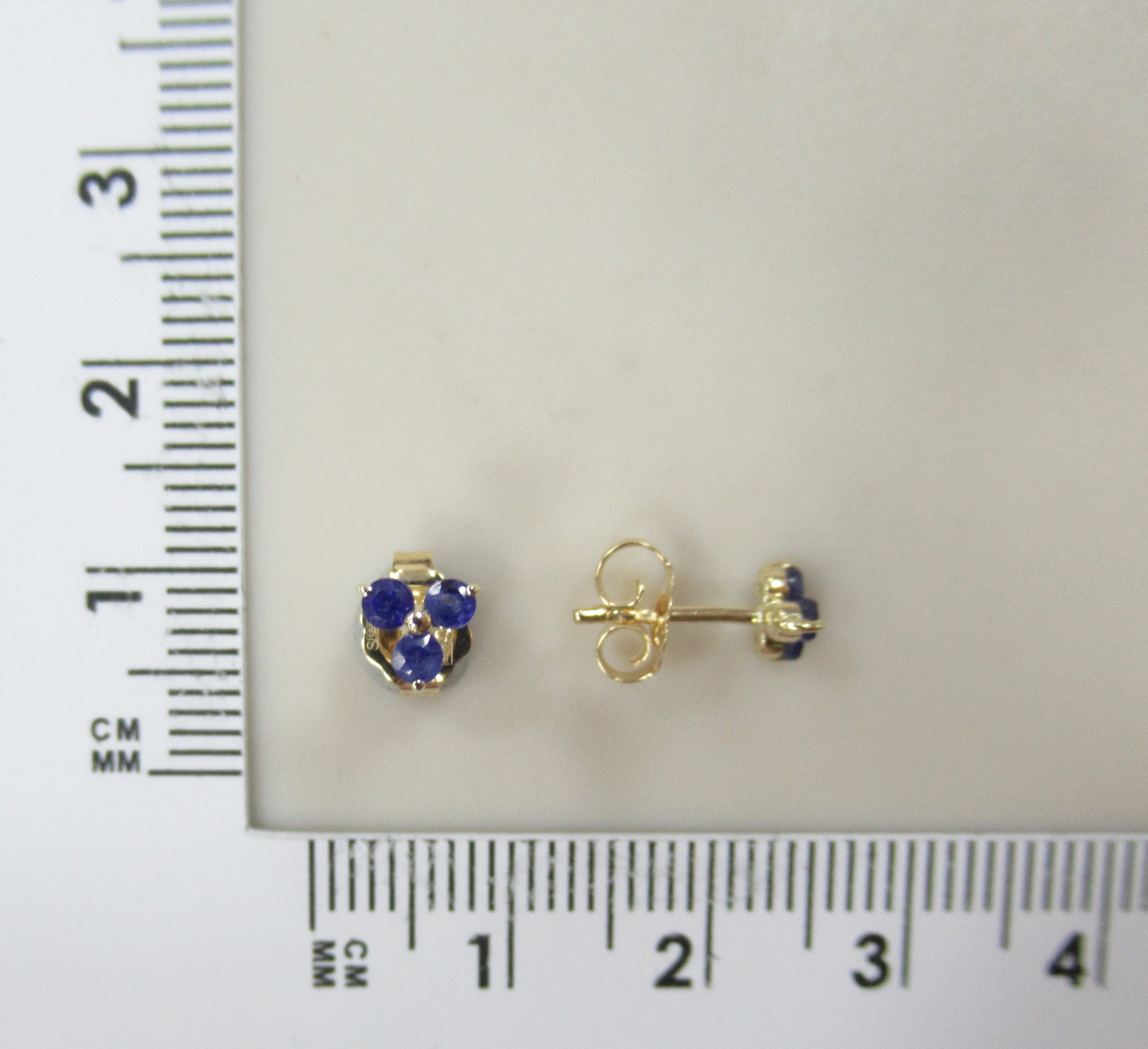 Серьги-пусеты из желтого золота с сапфирами